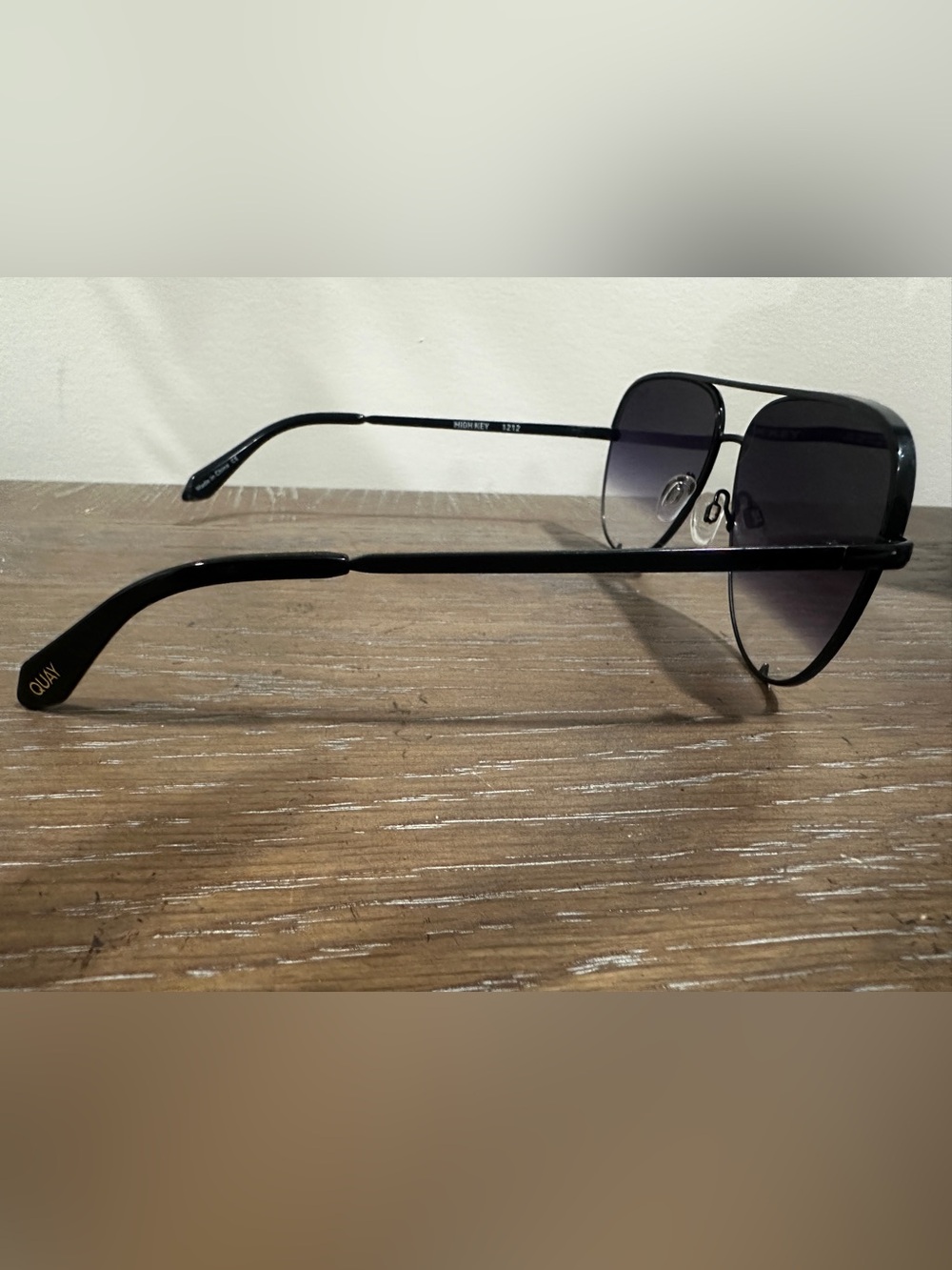 Quay Aviator Sunglasses High Key 126 Black Metal Frame Gradient purple to clear - Picture 4 of 5